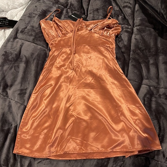 Fashion nova satin dress - Picture 2 of 5